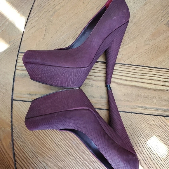 Vintage YSL Embossed Platforms - Picture 3 of 9